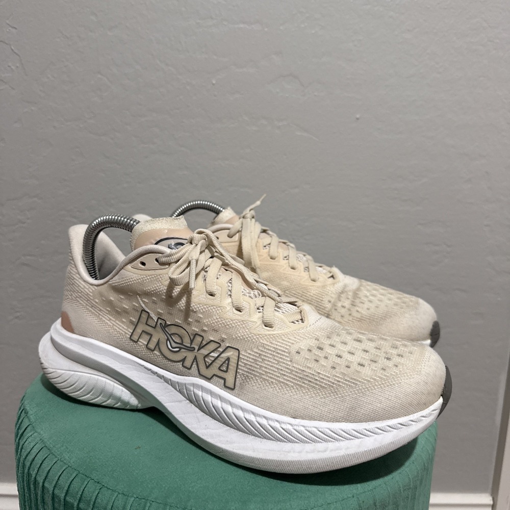 Hoka One One Mach 6 Womens Size 9B Beige Athletic Running Shoes 1147834 EGV